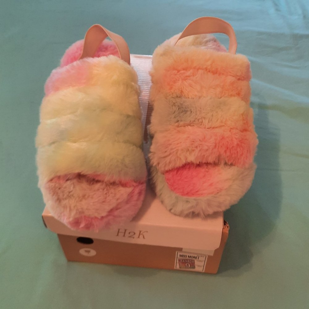 H2K Miss More Rainbow Slippers - size 9